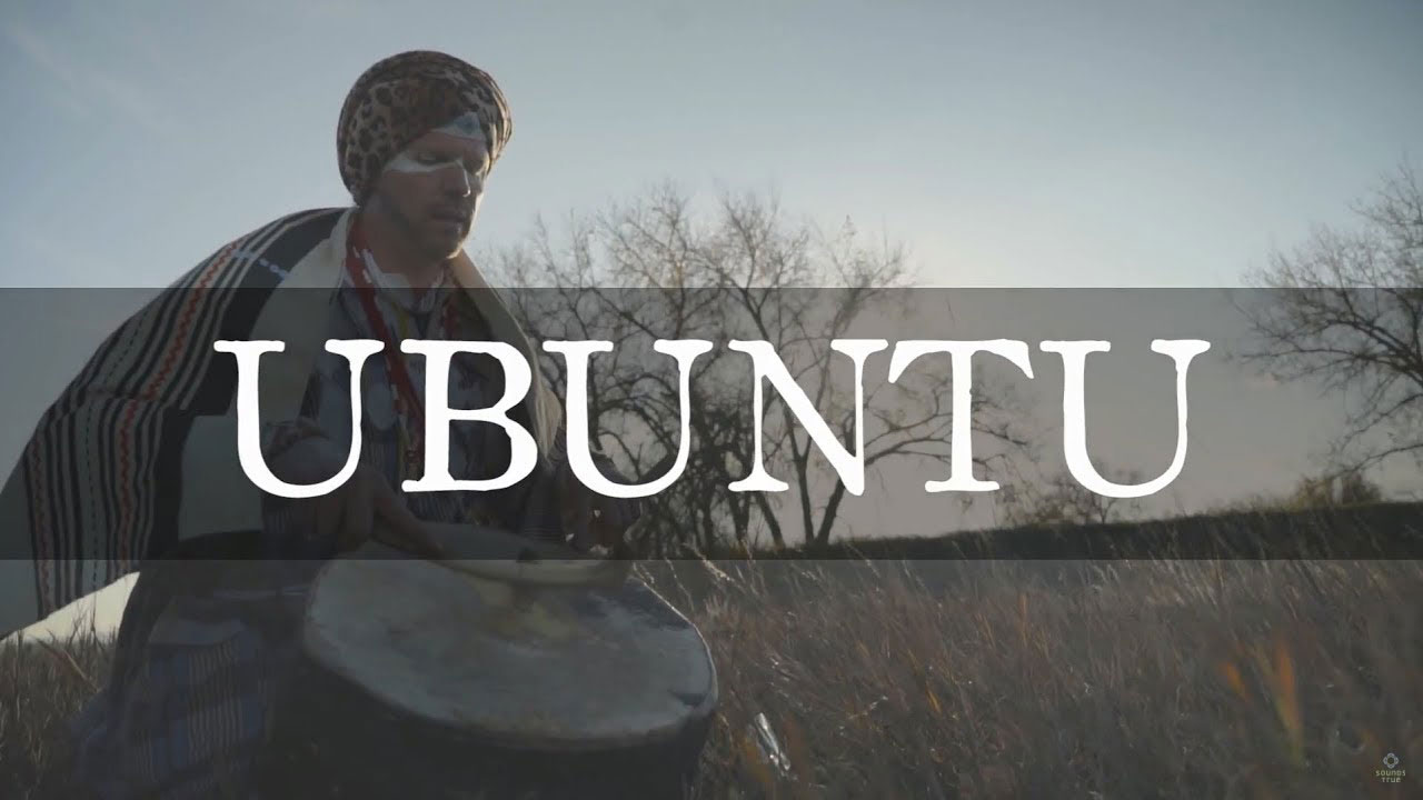 Image d'un homme africain avec un tambour et le mot UBUNTU